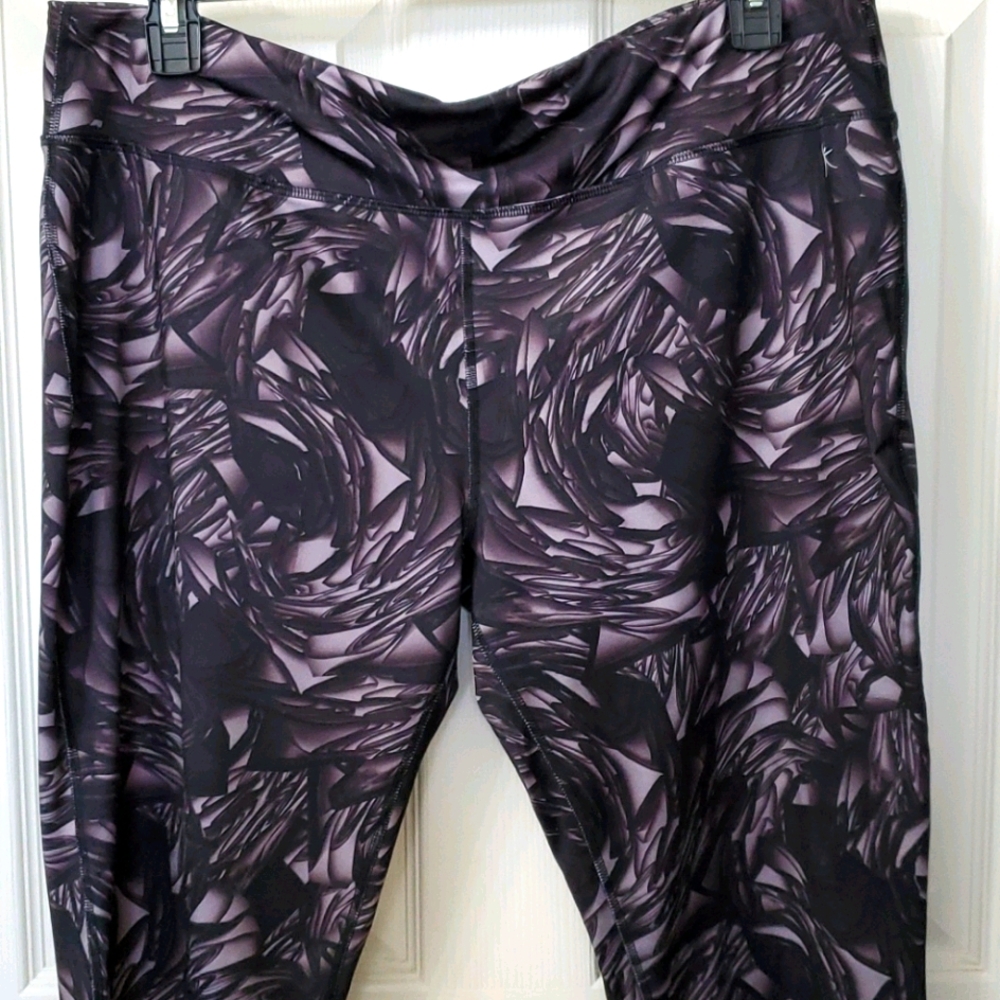 Danskin cropped leggings